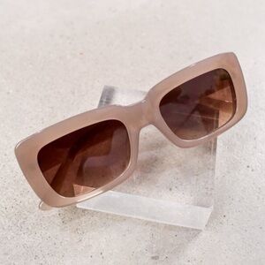 NWT Women’s Luxurious Taupe Rectangle Sunglasses